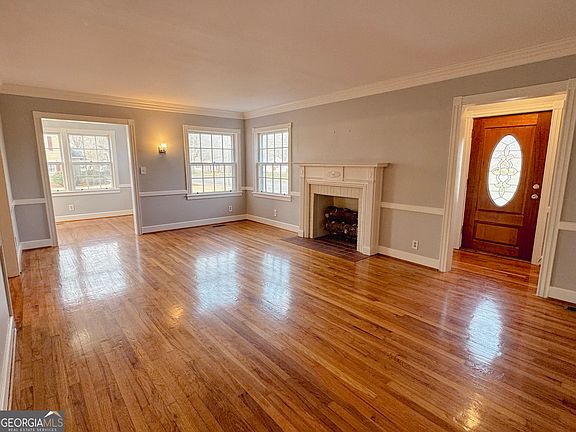 4th image of 321 N College St