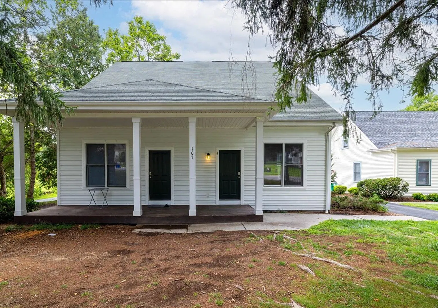 Spacious 3BR Townhome by the Bus Stop — Photo 1
