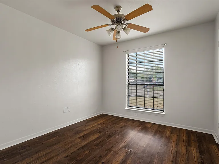 2717 Oakdale Rd — Photo 23