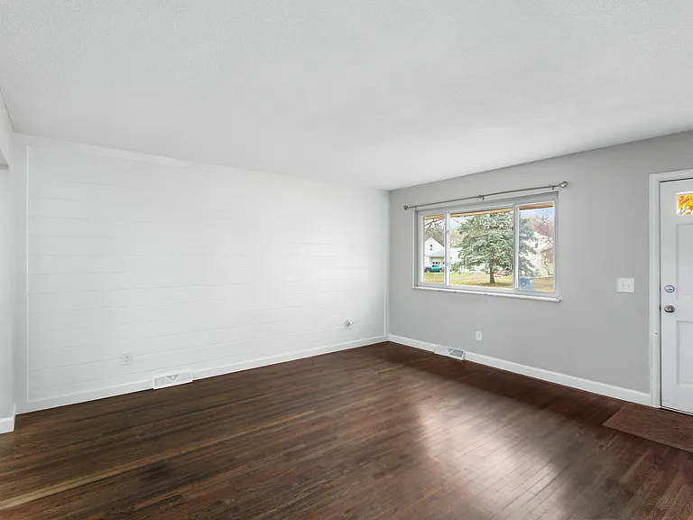 2270 Wernert Ave — Photo 8