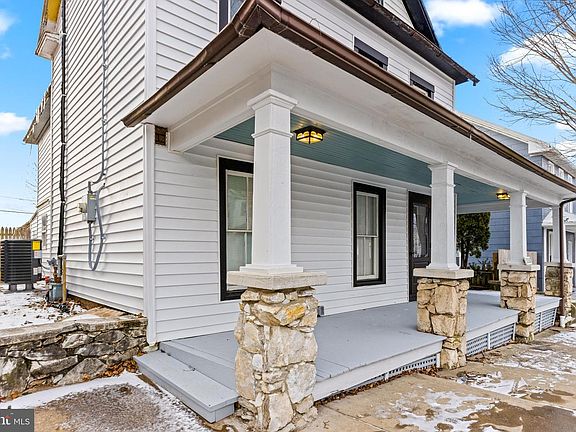 2nd image of 3268 Main St