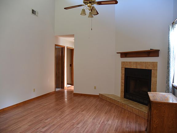 4th image of 5211 River Park Villas Dr