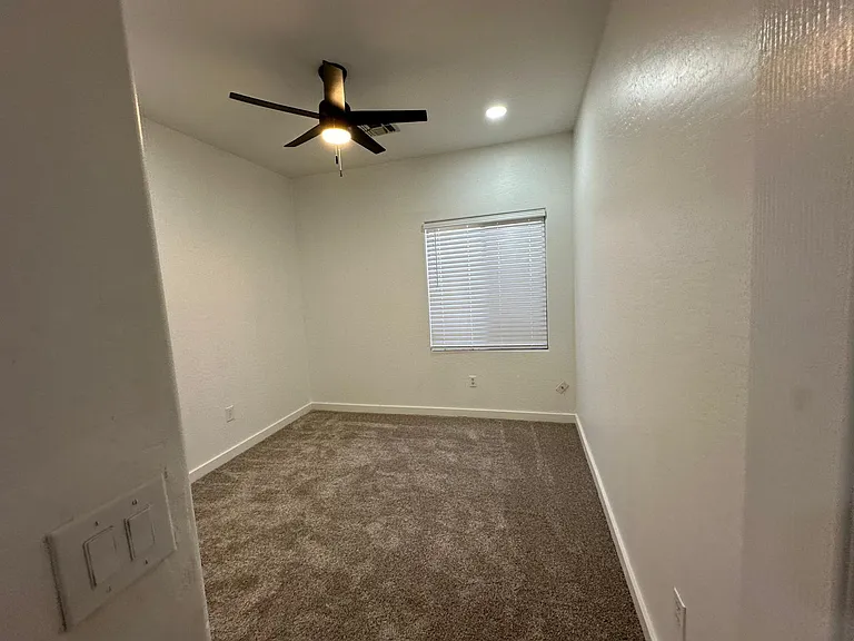 15238 W Custer Ln — Photo 4