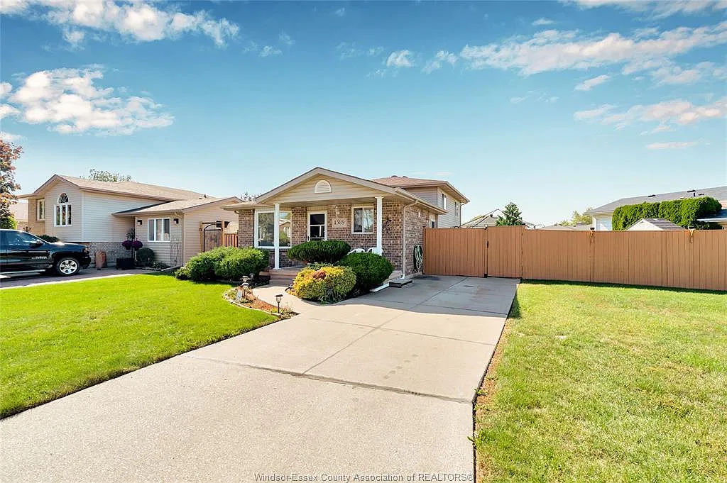 4 bed, $2,750 — Photo 2