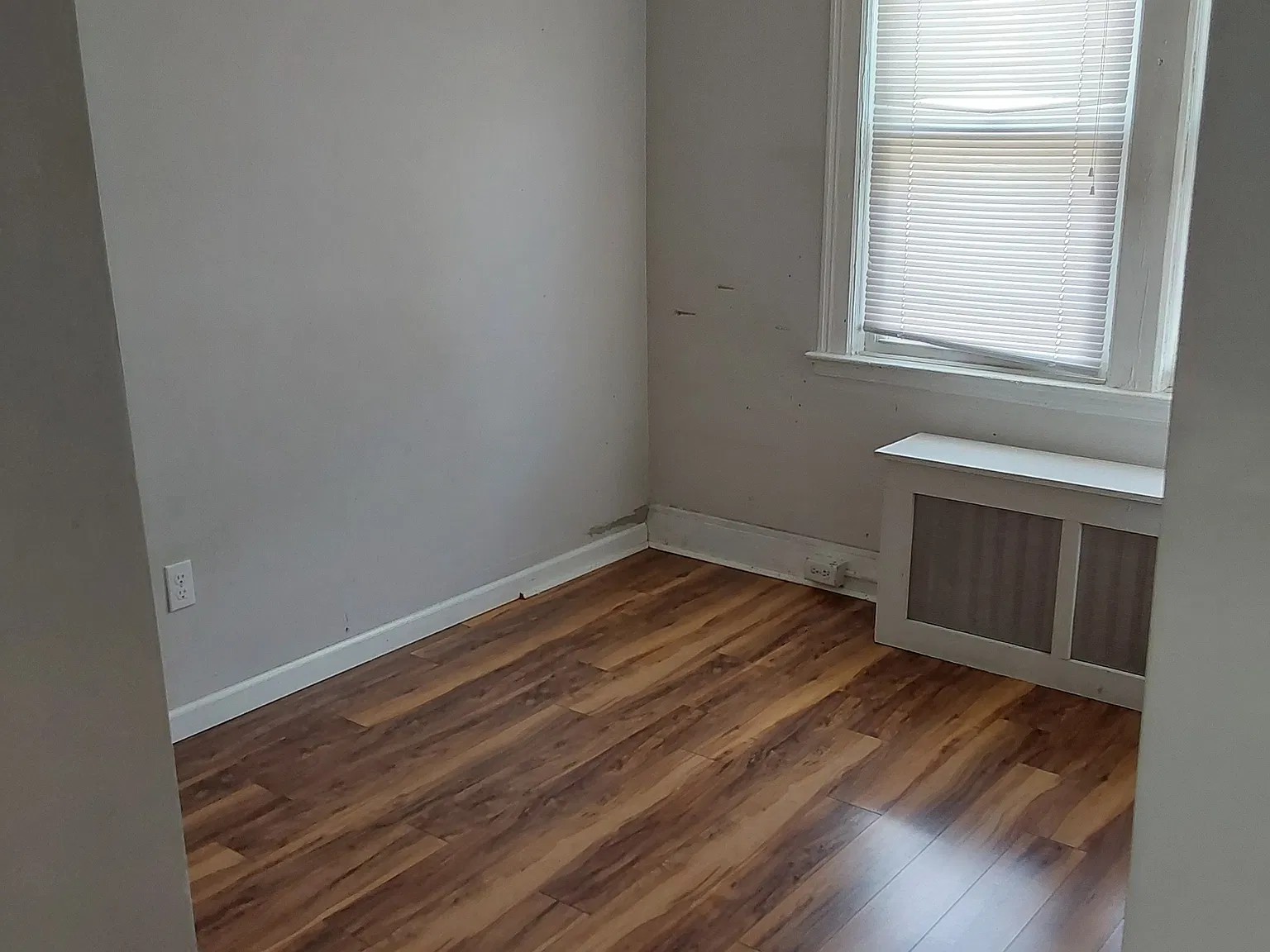 212 Delmore Ave — Photo 2