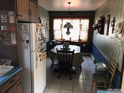 4th image of 28 Oak St