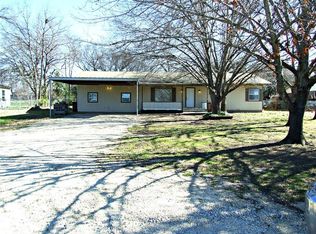 2233 S Main St, Cleburne, TX 76033