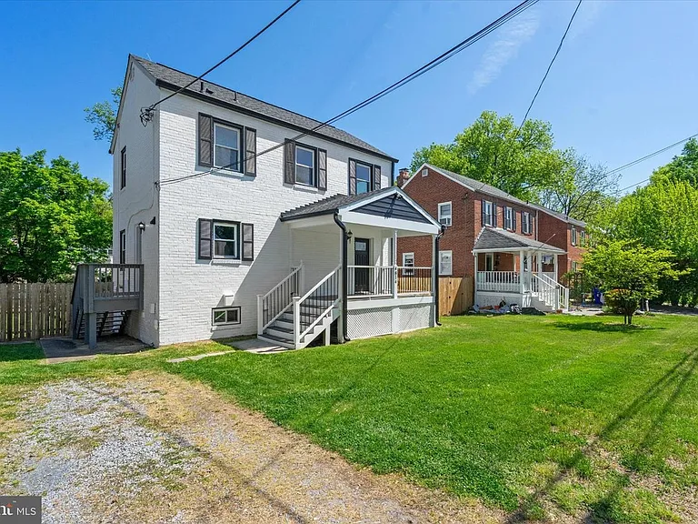 4814 Fox St — Photo 1