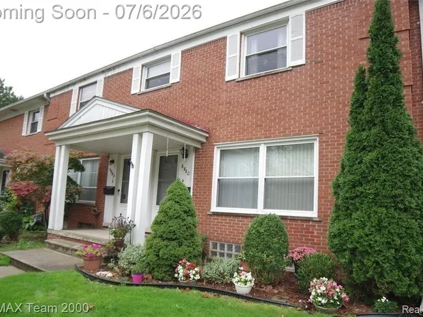 6880 Country Ln, Dearborn Heights, MI 48127