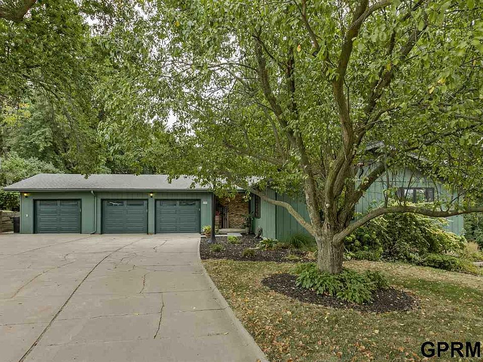 1st image of 21501 Honeysuckle Dr