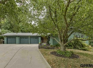 21501 Honeysuckle Dr, Elkhorn, NE 68022