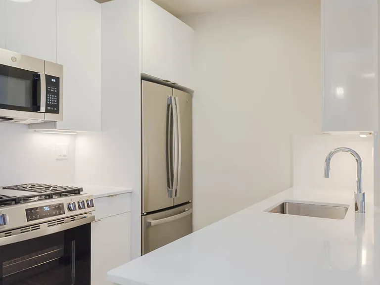 305 W 50th St #19C — Photo 3