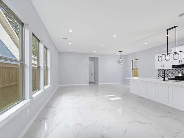 90 Burress St #B, Houston, TX 77016