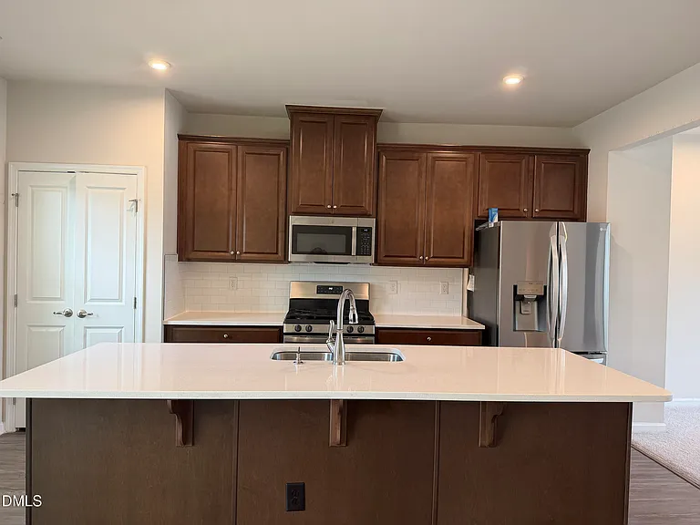 946 Channing Park Cir — Photo 1