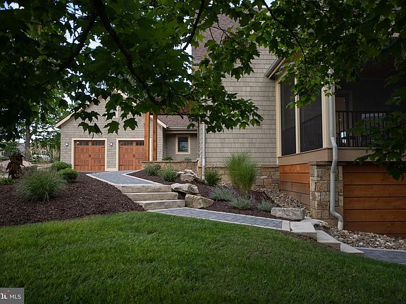 5th image of 18 Holy Cross Cir