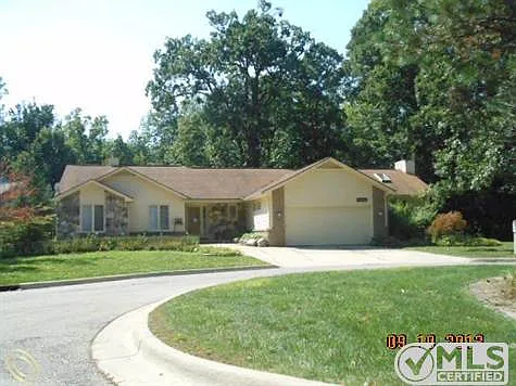 25657 Lindenwood Ln photo 1