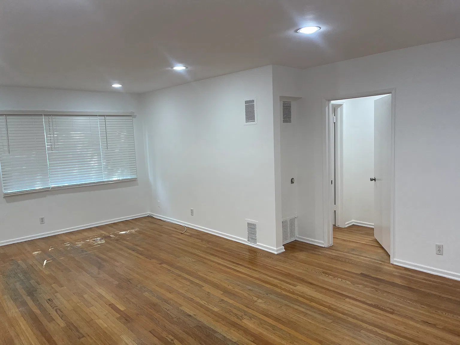 8331 Blackburn Ave — Photo 4