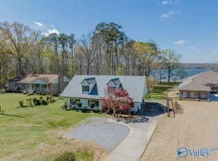 3012 Willow Beach Rd, Guntersville, AL 35976