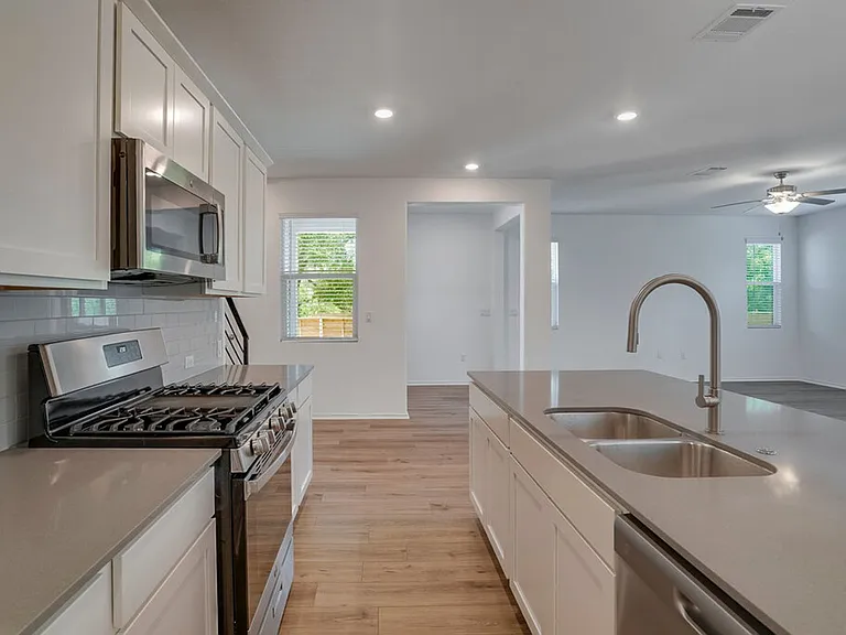 1109 Winnie Dr — Photo 5