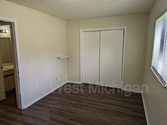 4th image of 6087 In The Pines Dr SE