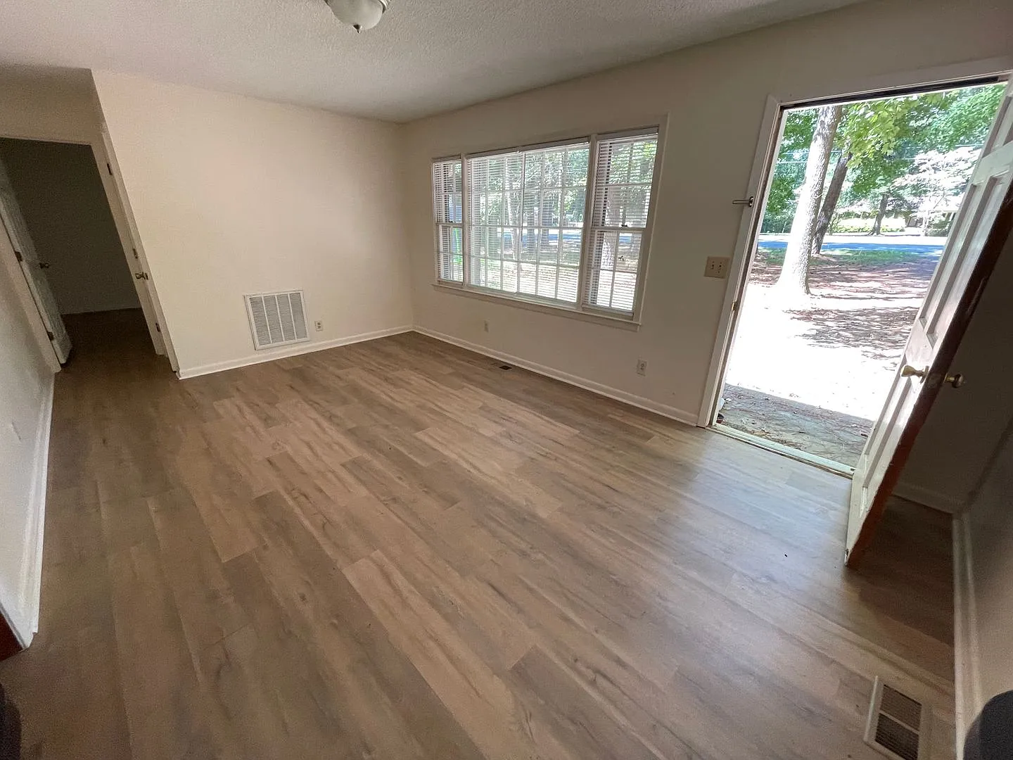 Fantastic location near downtown Pittsboro for this 2br duplex — Photo 2