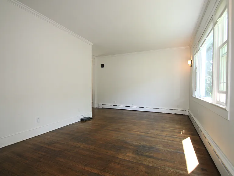 38 Glenwood Blvd — Photo 7