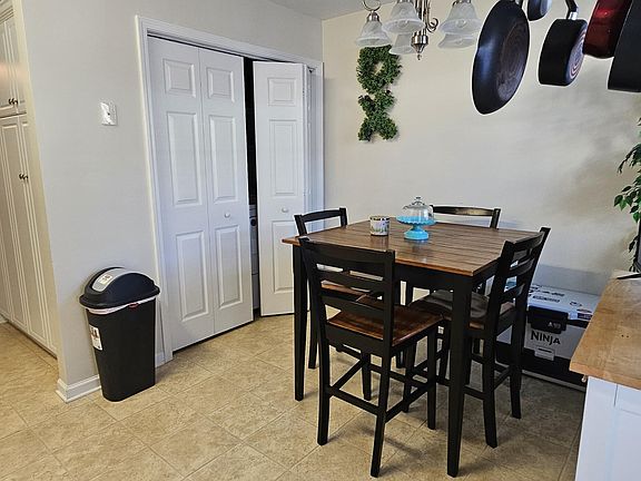 5th image of 1729 Elizabeth Street