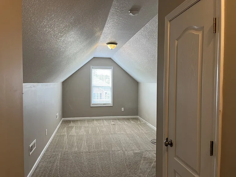 111 Cavalier Dr — Photo 26