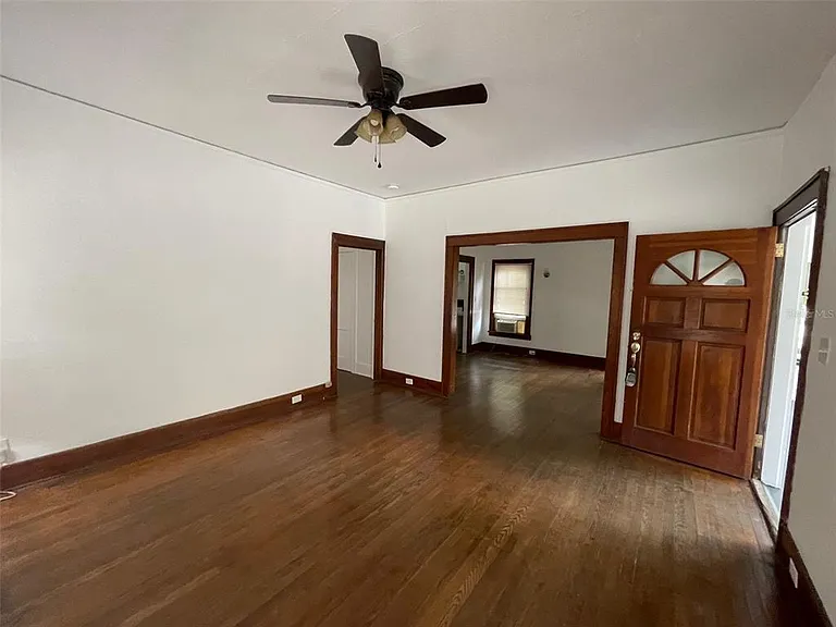2635 W University Ave — Photo 4