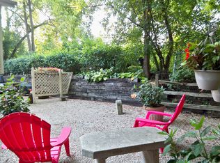 777 S Summit St, Barrington, IL 60010