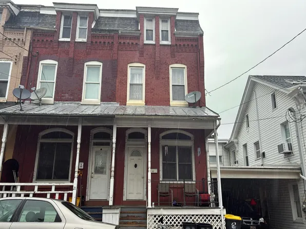 23 E High St, Womelsdorf, PA 19567