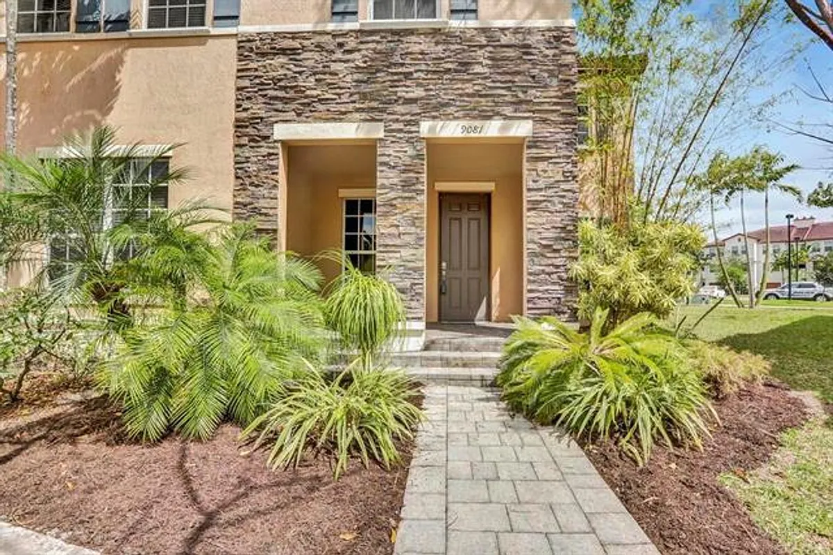 Building Photo - 9081 SW 169th Path #Townhouse 9081