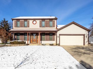 1732 Green River Dr, Schaumburg, IL 60194
