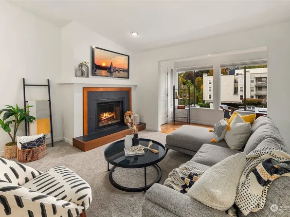 9512 1st Avenue NE #410, Seattle, WA 98115