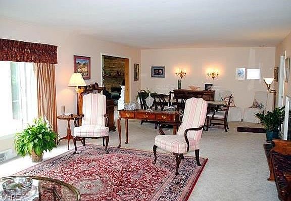 4th image of 270 Meadowhill Ln