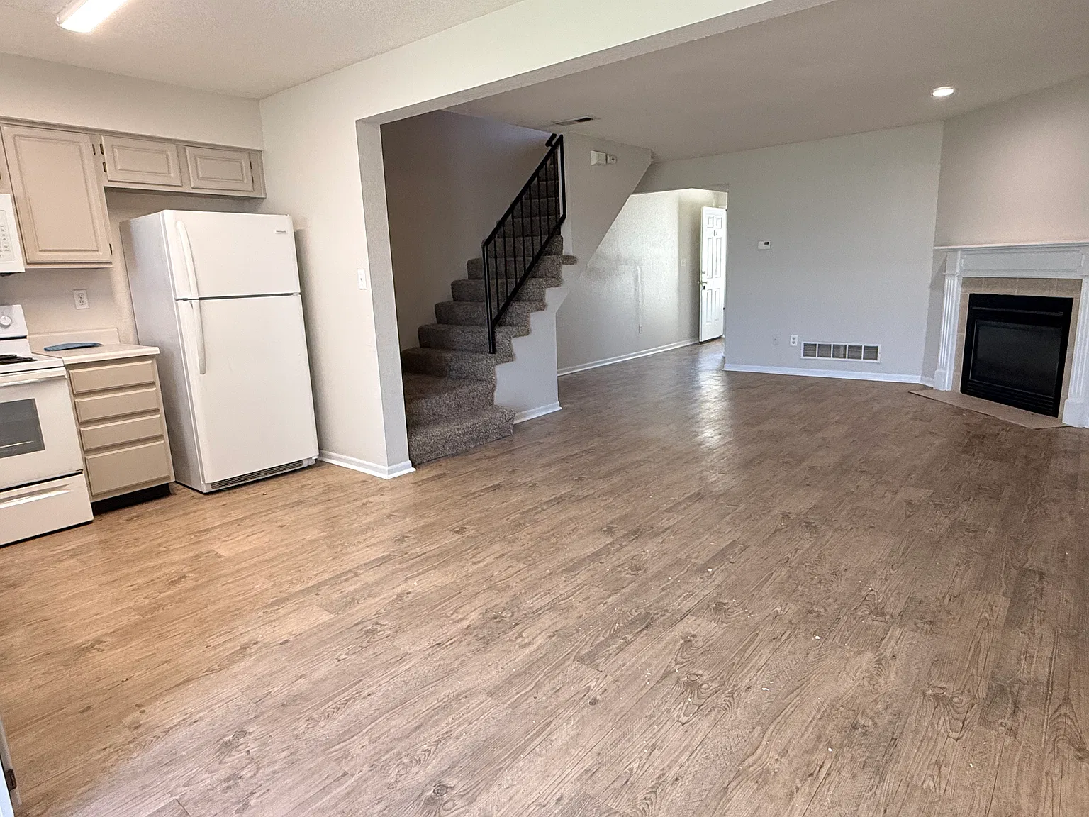 2 bed, 2.5 bath, $1,350 — Photo 4