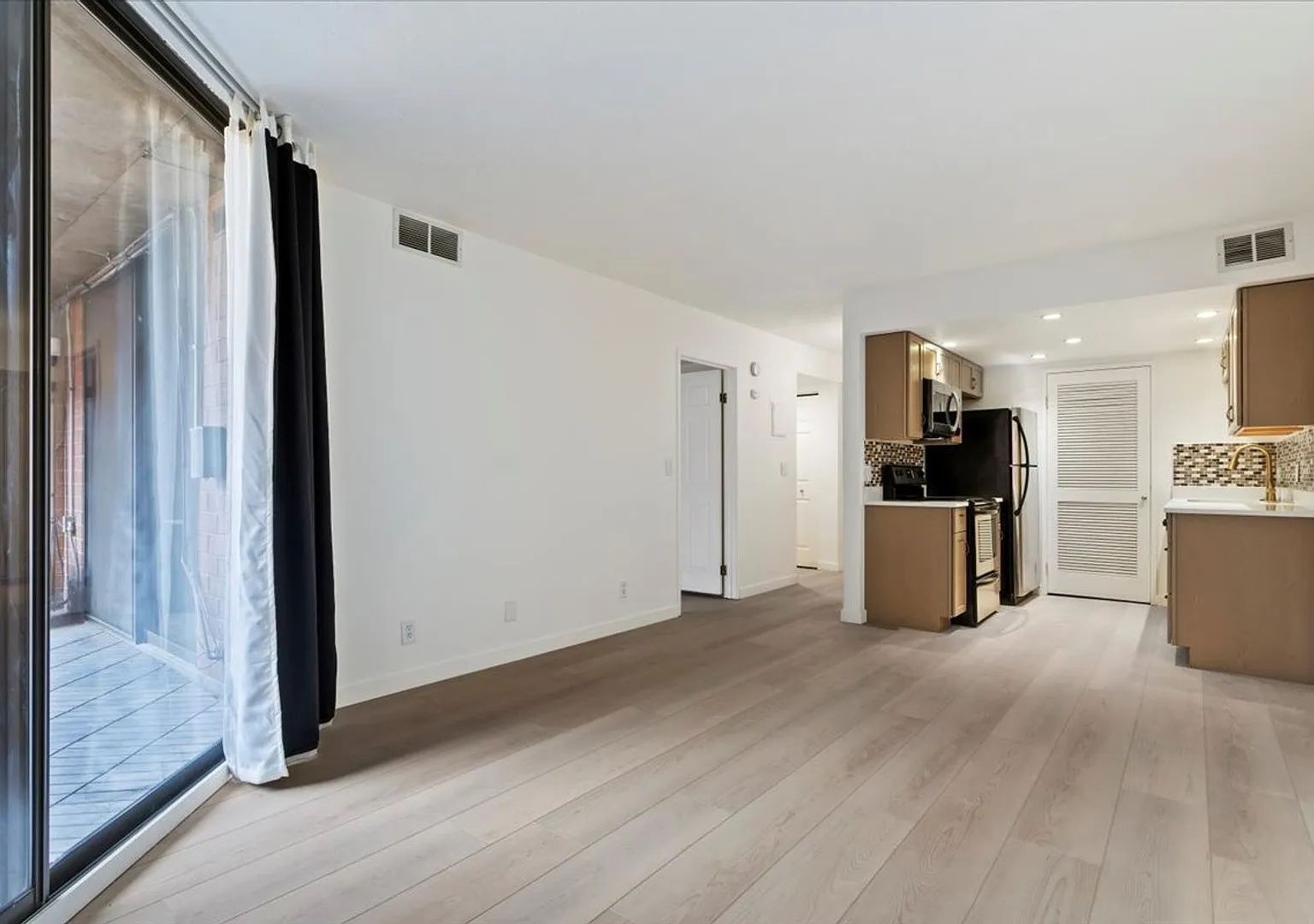 Remodeled 1 Bedroom Condo In Salt Lake — Photo 4