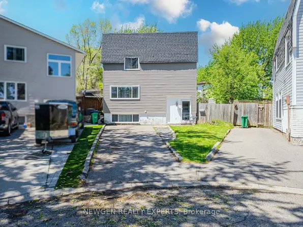 10 Hollyhedge Ct, Brampton, ON L6S 1R5