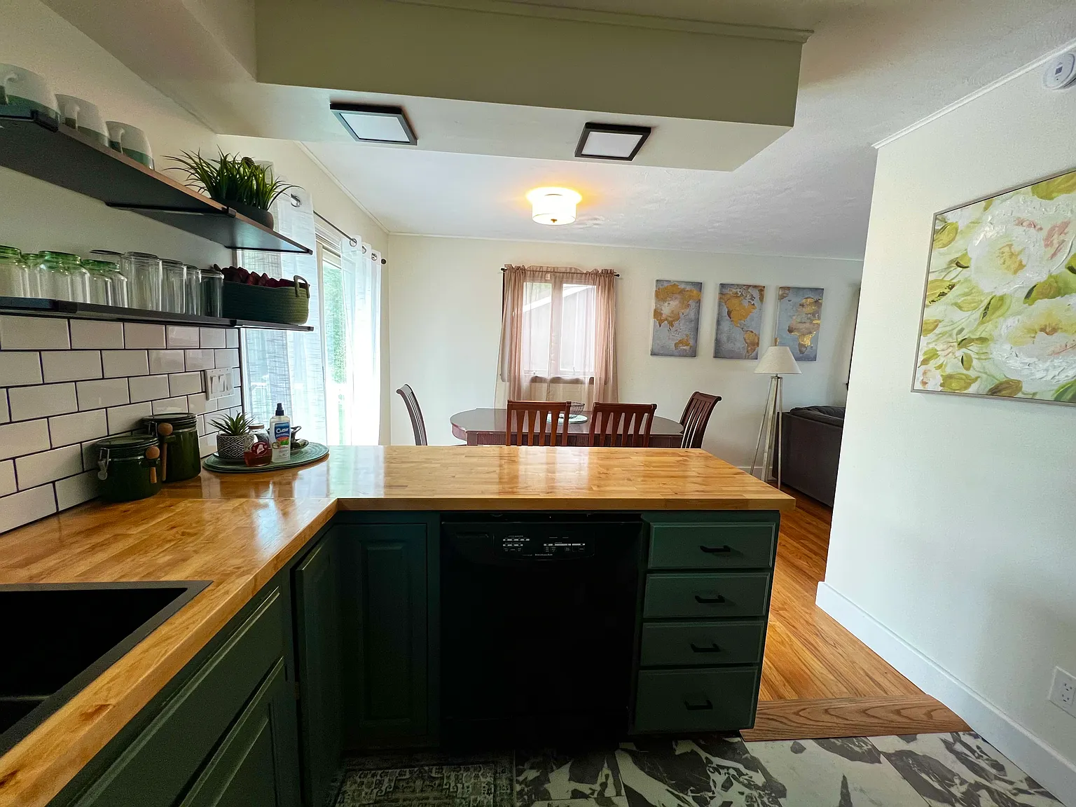 3 bed, 1000 sqft, $2,200 — Photo 4