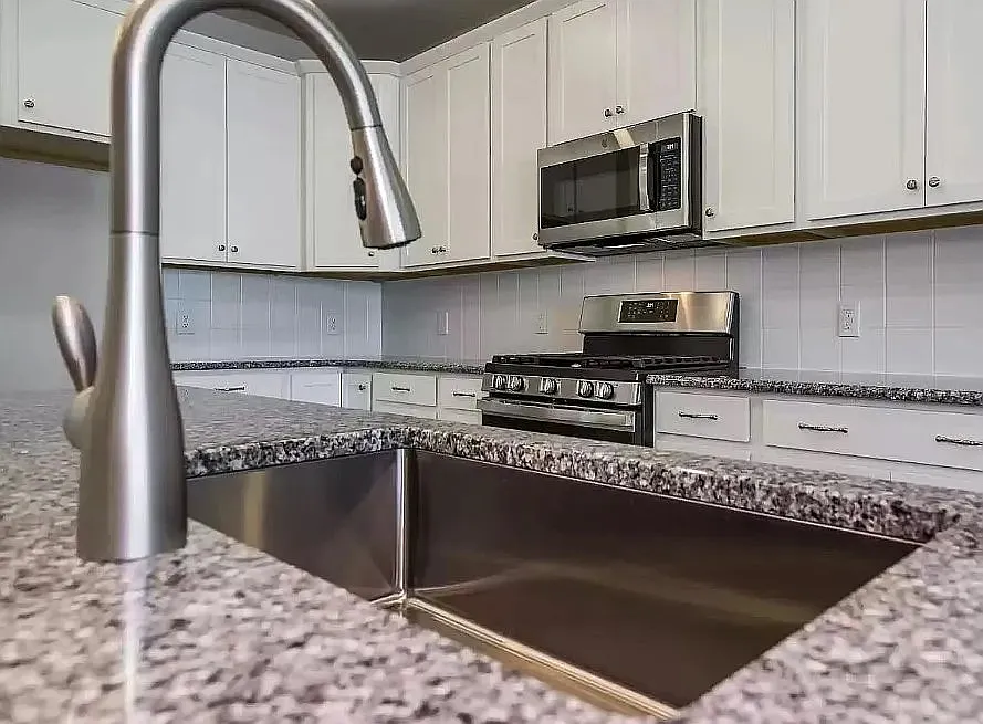 4 bed, 3.5 bath, 2227 sqft, $2,395 — Photo 3
