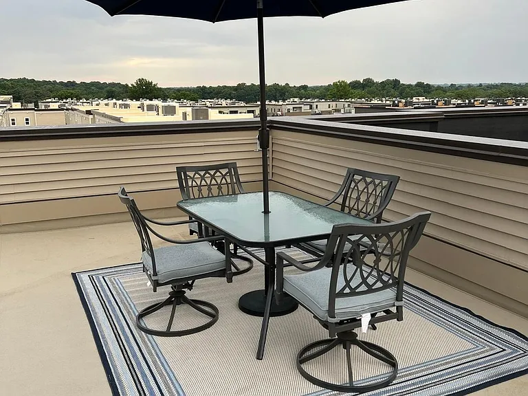 Roof top deck, furniture can be added to the rental with no extra charge