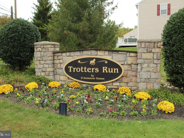 21 Hoag Ln, Aston, PA 19014