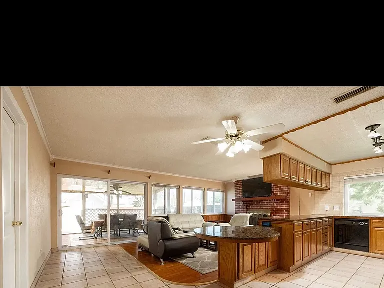 2621 Lemmontree Ln — Photo 11