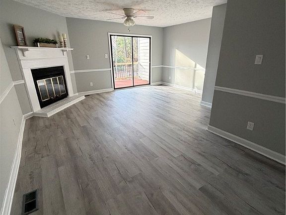 4th image of 4823 Pinedale Blvd