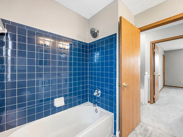3033 Jamestown Dr — Photo 24