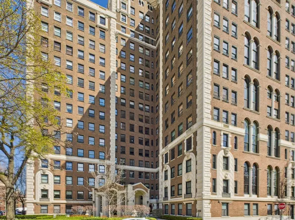 5555 S Everett Ave APT B3-4, Chicago, IL 60637