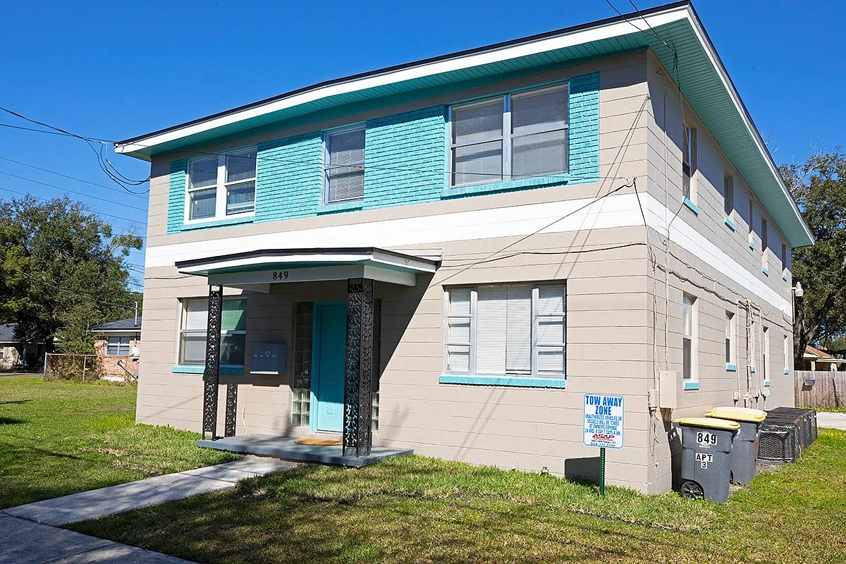 2 bed, 750 sqft, $895 — Photo 2