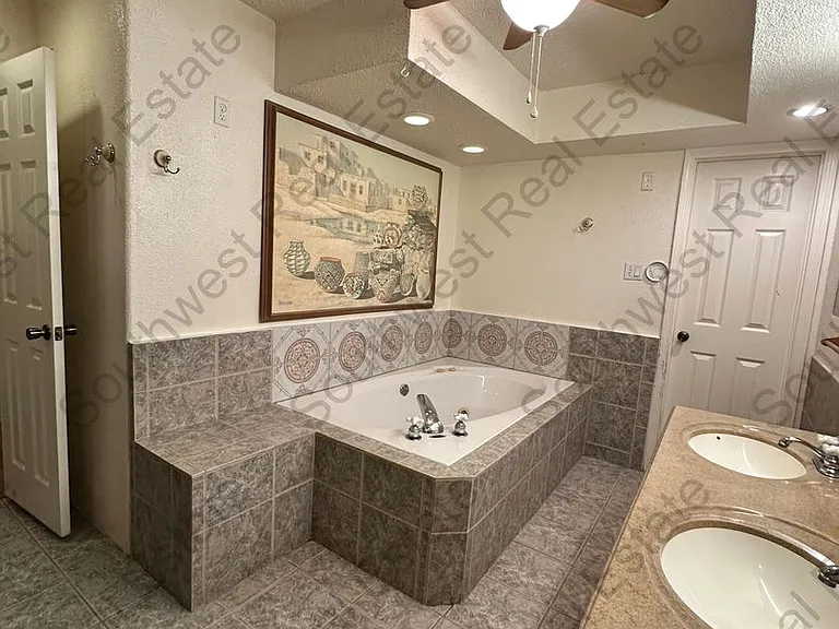 141 Texas Dr — Photo 10