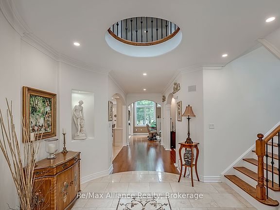 5th image of 203 Burloak Dr