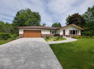 2214 Slinger Rd, Richfield, WI 53076